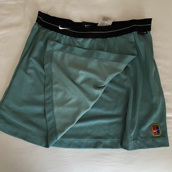 VINTAGE NIKE SKIRT